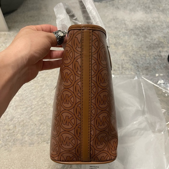 NWT Michael Kors Jodie Small Logo Jacquard Tote Bag In Luggage/Brown Color - Picture 8 of 12